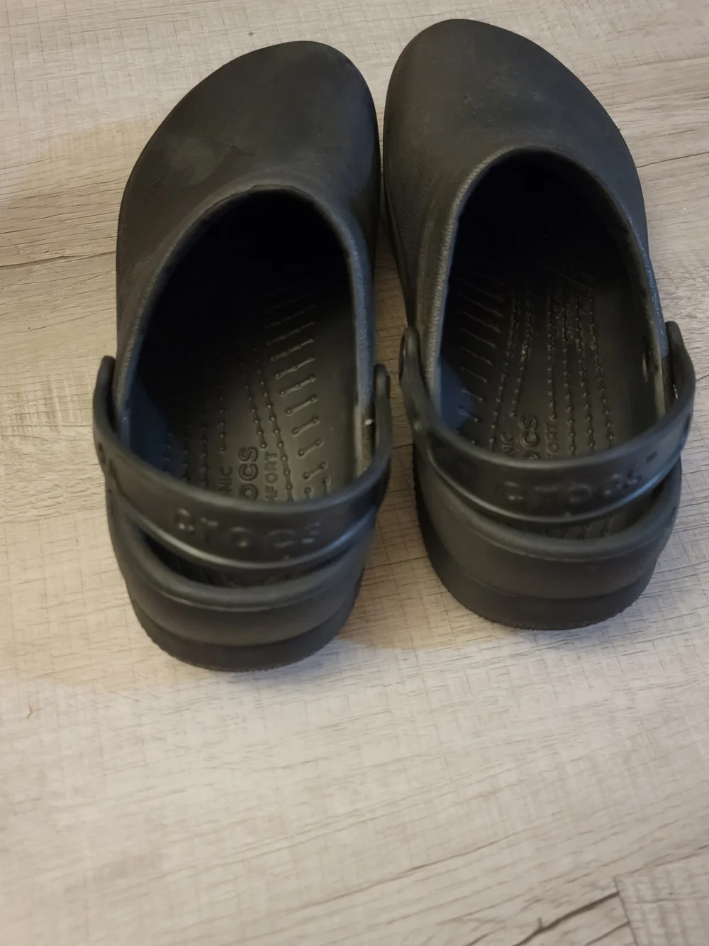 CROCS Men's Classic Black Slip-On Clogs